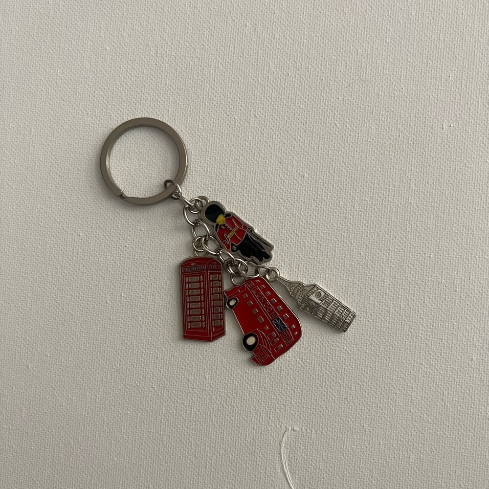 “London Bridge Is Falling Down” Vintage Boutique Keychain OS​
